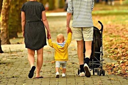 A day in the live of a small child on a walk in the park with his parents